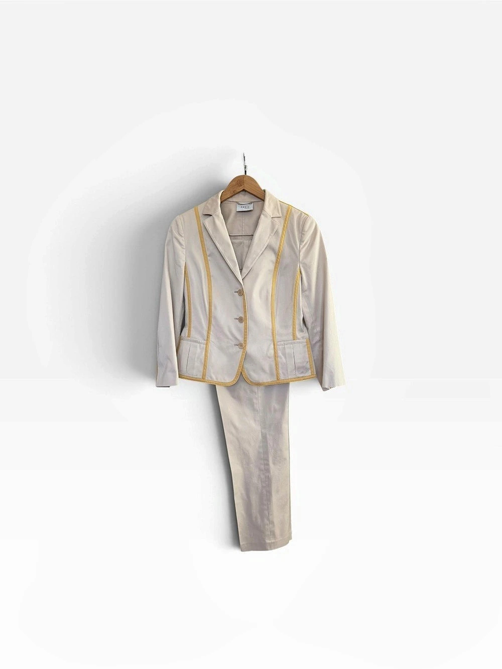 A-K-R-I-S- punto Cotton Suit Set in Cream With Yellow piping accent Size 8